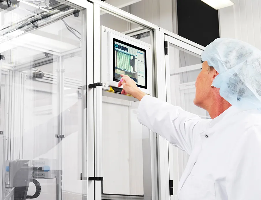 Um den Datenabgleich in der Impfstoffproduktion von AJ Vaccines noch effizienter zu gestalten, hat Omron einen erfolgreichen Proof of Concept zur automatisierten Fläschchenzählung realisiert.