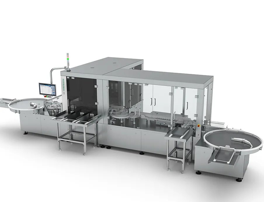 Die neue Inspektionsplattform von Syntegon kombiniert visuelle Inspektion und Dichtigkeitsprüfung mit einer Ausbringung von bis zu 600 Vials pro Minute