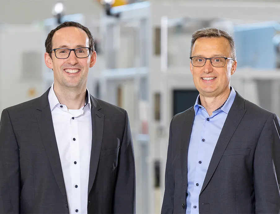 Timo Graf (l.) und Marco Laackmann (r.) haben zum 01. April 2026 neue Führungsrollen bei Harro Höfliger übernommen