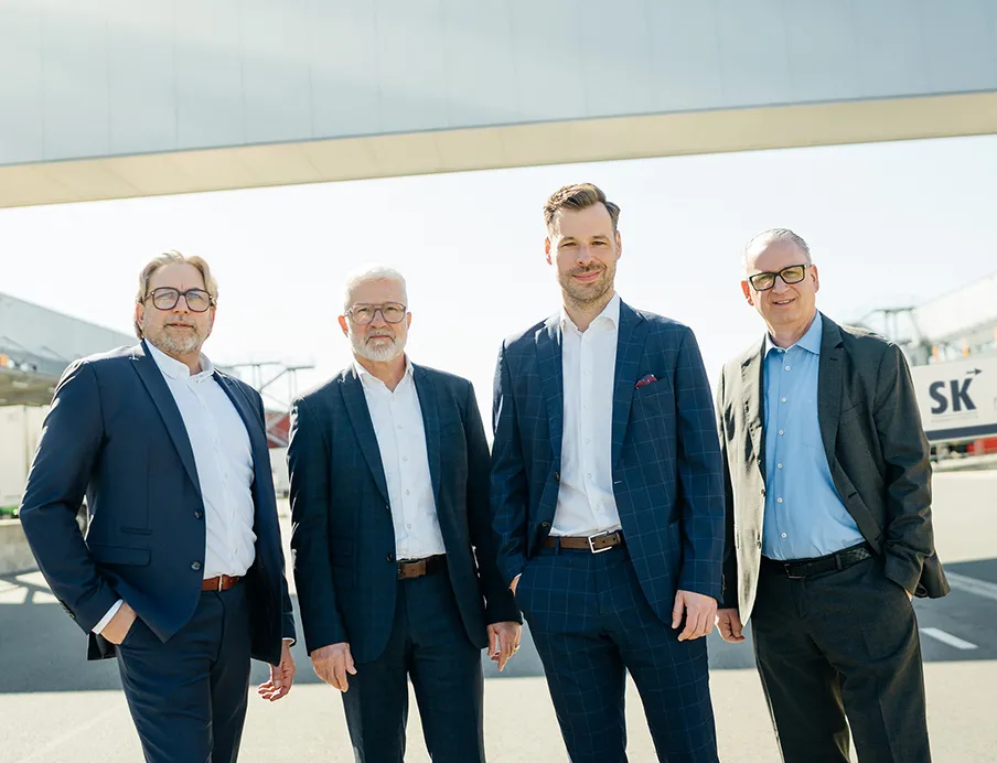 v.l.n.r.: Peter Büscher, CFO SK Pharma, Wolfram Zehnle, CFO Med-X-Press, Frederik Günther, CEO SK Pharma, Lars Dörhage, CEO Med-X-Press