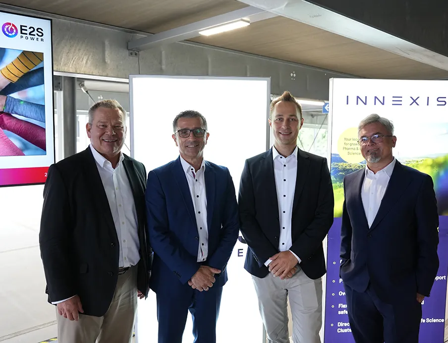 v.l.n.r.: Dr. Thomas Spies (Oberbürgermeister Universitätsstadt Marburg), Dr. Martin Egger (Ceo Innexis Gruppe) Markus Stertmann (Innexis Marburg), Sasha Savic (Ceo E2S Power)