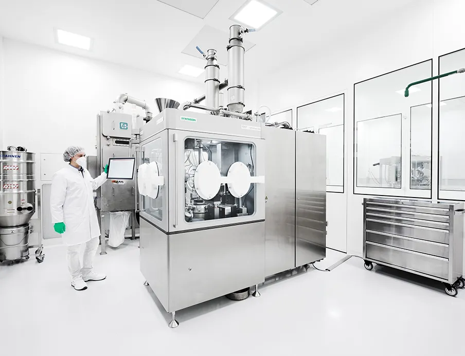 Mit Reinräumen, Pulverlabor und modernster Ausstattung schafft Syntegon ideale Bedingungen für Versuche mit Tabletten und Kapseln