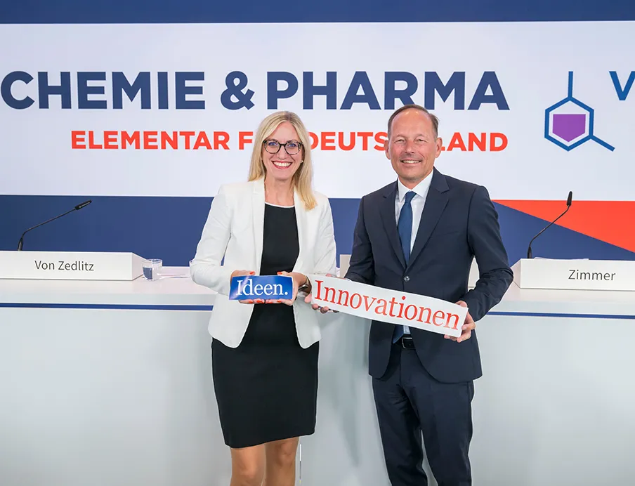 Fordern einen starken Forschungsstandort Deutschland: Ulrike Zimmer, Leiterin des Bereichs Wissenschaft, Technik und Umwelt im VCI, sowie Geschäftsführerin des Fonds der Chemischen Industrie (FCI); Thomas Wessel, Vorsitzender des VCI-Ausschusses Forschung, Wissenschaft und Bildung