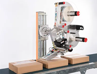 Der Etikettierer Alpha HSM mit Schutzart IP65 etikettiert bis zu 33 Etiketten pro Sekunde, Bild: Bluhm Systeme Bluhm Systeme Etikettierer Alpha HSM