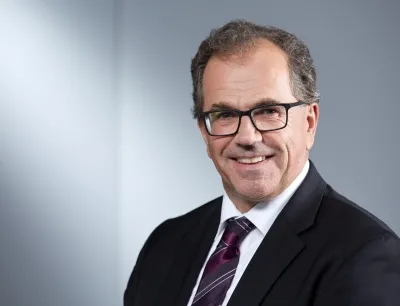 Dr. Eckhard Roos, Leiter Industry Segment und Key Account Management Process Industries bei der Festo AG & Co. KG: „Digitalisierung hält Einzug in die Prozessindustrien – beispielsweise mit dem Festo Motion Terminal, der ersten mit Softwar-Apps gesteuerten Automatisierungsplattform“, Bild: Festo Dr. Eckhard Roos, Leiter Industry Segment und Key Account Management Process Industries bei der Festo