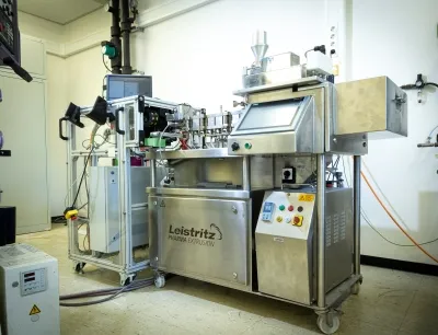 Das im Projekt HME 3D entwickelte System aus Drucktisch (links) und Extruder (rechts), Bild: Heike Fischer / TH Köln Das im Projekt HME 3D entwickelte System aus Drucktisch und Extruder
