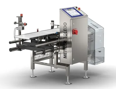 Product Data Check mit Mettler-Toledo Kontrollwaage der C-Serie: Hersteller können mit der Option „Product Data Check“ bis zu drei Kameras für die Verifizierung von Etikettendaten an der Vorder-, Rück- und Oberseite der einzelnen Produkte wählen, Bild: Mettler Toledo Product Data Check mit Mettler-Toledo Kontrollwaage der C-Serie