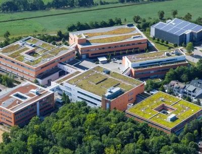 Die Schreiner Group aus Oberschleißheim hat in ihrem strategischen Nachhaltigkeitsziel beschlossen, dass sie bereits 2030 komplett klimaneutral sein will, Bild: Schreiner Group Die Schreiner Group aus Oberschleißheim hat in ihrem strategischen Nachhaltigkeitsziel beschlossen, dass sie bereits 2030 komplett klimaneutral sein will
